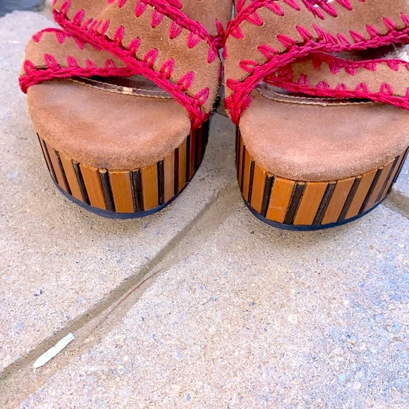 🎉HP🎉 👠Nine West Red Bamboo Suede Platform Sandals - Picture 4 of 7